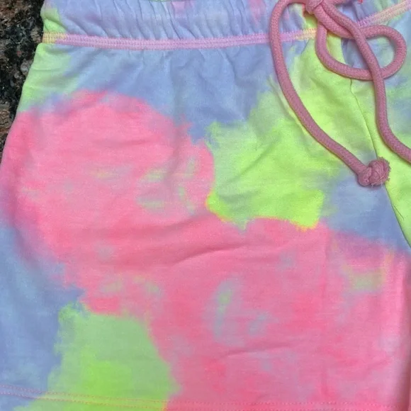 Printed Short NEW!​ - Picture 2 of 5